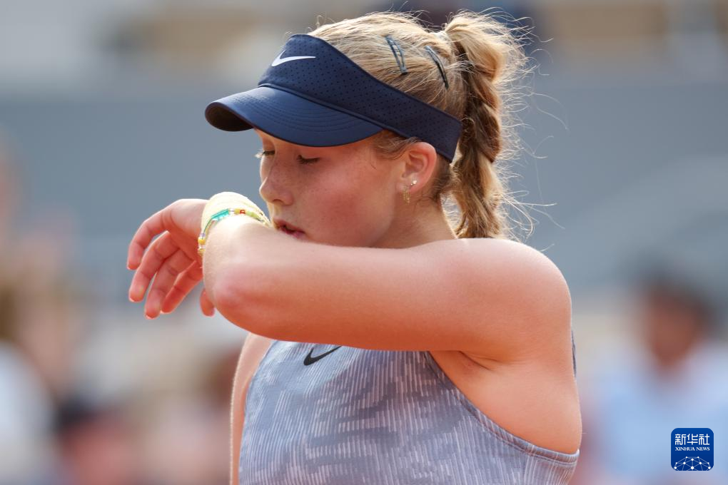 通过这些故 通过这些故